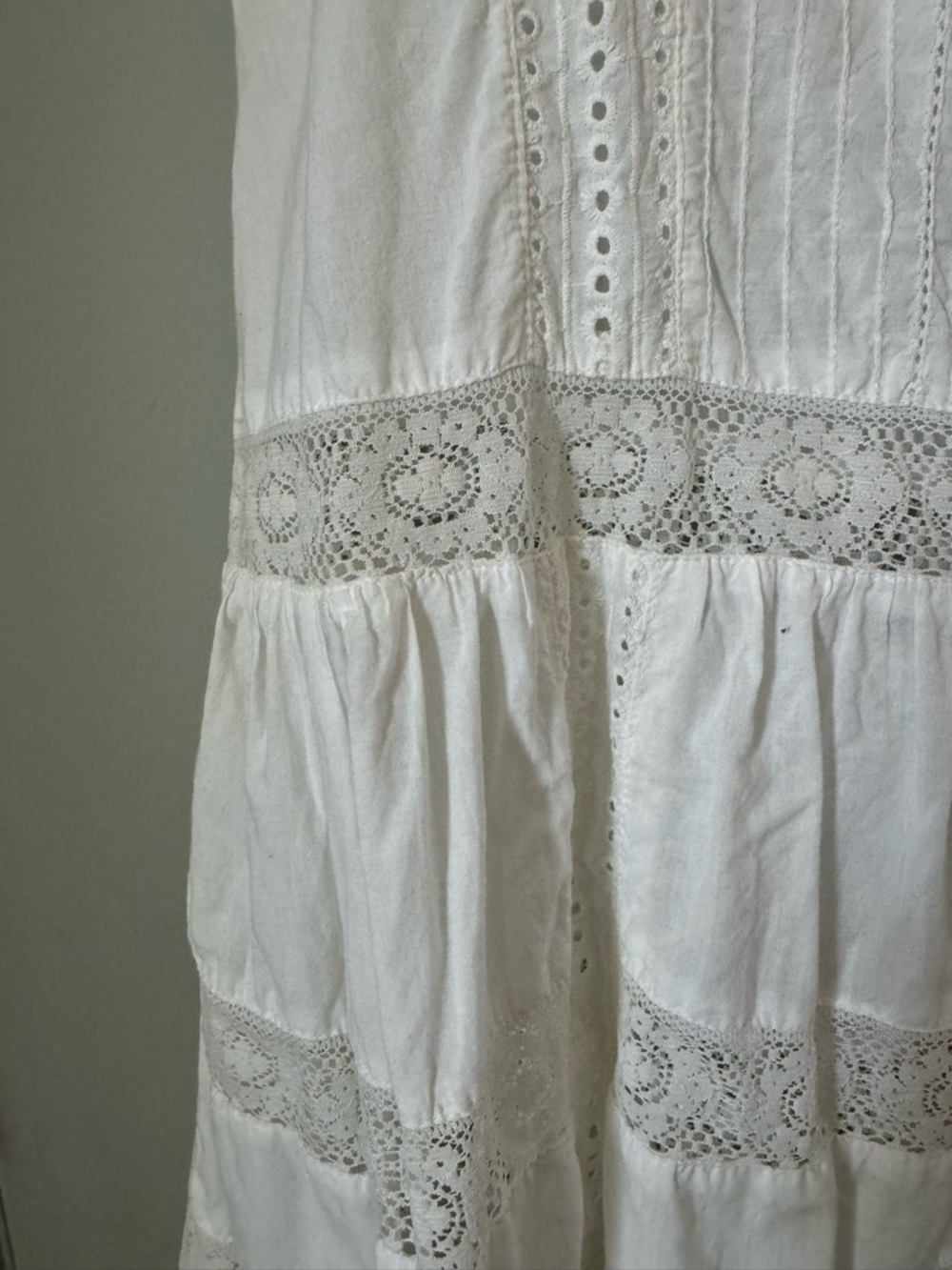 Sundance White dress with lace trim &eyelet details - Picture 2 of 7